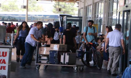 Diyarbakır Otogarında bayram öncesi geliş hareketliliği
