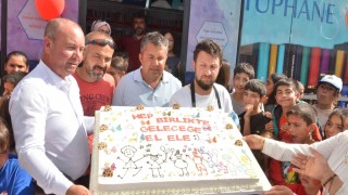 Doğum gününü kutlayamayan depremzede çocuklar için sürpriz parti
