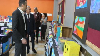 Domaniç Ortaokulunda yıl sonu sergisi