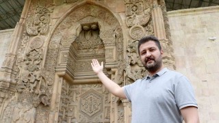 Dünyada eşi benzeri yok, ince işçilikle yenileme çalışmaları sürüyor