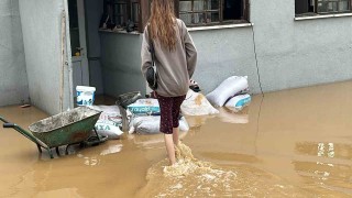 Düzcede sağanak taşkına sebep oldu: Evleri su bastı