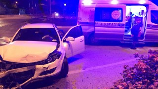 Edirnede iki otomobilin çarpıştığı kazada 2 kişi yaralandı