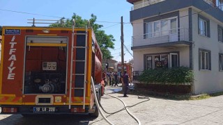 Edremitte elektrik kontağından çıkan yangın evi kül etti