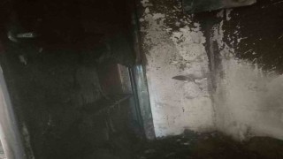 Elektrik panosundan çıkan yangını itfaiye ekipleri söndürdü