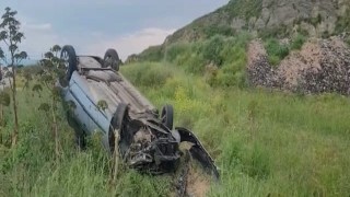 Erdekte trafik kazasında araç takla attı, sürücü yaralandı