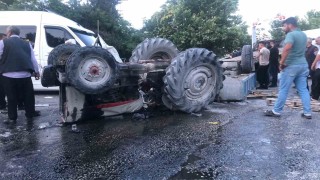 Gaziantepte yolcu servisi ile traktör çarpıştı: 1 ölü, 1 yaralı