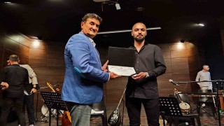 Gediz Halk Eğitim Merkezinden depremzedeler yararına Türk Halk Müziği konseri