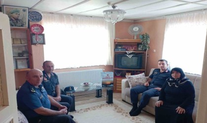 Gedizde bayram öncesi protokol üyelerinden şehit ailelerini ziyaret