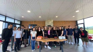 Gelenek yine bozulmadı