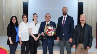 Gençlere tecrübelerini anlattı