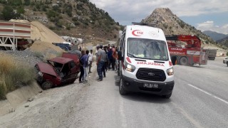 Gölbaşında 2 otomobil çarpıştı: 3 yaralı