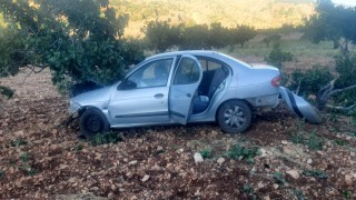 Gölbaşında otomobil yoldan çıkarak devrildi: 5 yaralı