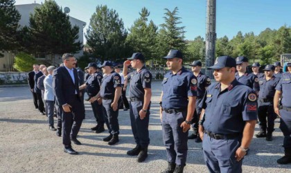 Görevi başındaki jandarma personelinin bayramını kutladı
