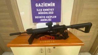 Gözünü kırpmadan köpeği vuracaktı, polisler fırsat vermedi