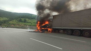 Gürcistana arpa taşıyan tır Samsunda alev alev yandı