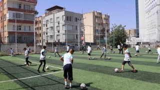 Haliliyede gençler spor ve sanatla tanışıyor