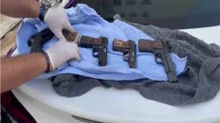 Hatayda otomobilde 5 adet ruhsatsız silah ele geçirildi