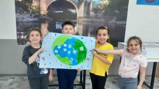 Hem öğreniyor hem de eğleniyor