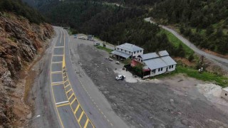 Her gün binlerce aracın geçiş yaptığı yol artık sessizliğe büründü