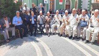 Hisarcıkta 15 kişilik hac kafilesi kutsal topraklara dualarla uğurlandı