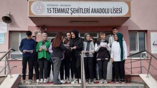 Hisarcıkta eTwinning projesine katılan lise öğrencilerine katılım belgesi verildi