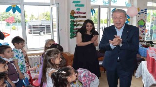 Hulusi Akardan öğrencilere: “Okuyacaksınız ve ülkemize, memleketimize yararlı insanlar olacaksınız”