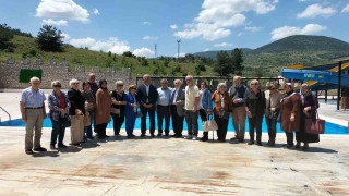 Huzurevi sakinleri Bayırköyü gezerek kültürü hakkında bilgi edindi