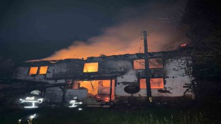 İki katlı ahşap evde yangın çıktı