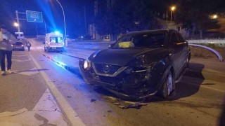 İki otomobil çarpıştı: 4 yaralı