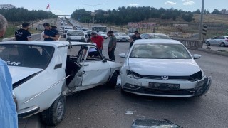İki otomobil çarpıştı: 4 yaralı