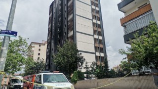 İnşaat halindeki binanın yalıtım malzemeleri yandı