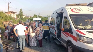 İplik fabrikası işçilerini taşıyan araç kaza yaptı: 7 yaralı