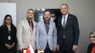 İsmail Akgül milletvekili olunca Yeşilayda boşalan başkanlık koltuğuna Bayram Erden seçildi