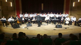 İzmir Polis Korosu kulakların pasını sildi