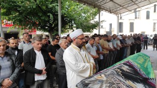 İzmirde kabloyla boğulmuş halde ölü bulunan genç kadın son yolculuğuna uğurlandı