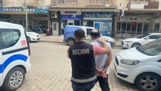 İzmirde üzerinden 42 bin lira sahte para çıkan kişi tutuklandı