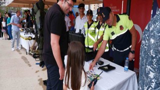 Jandarmanın standı büyük ilgi gördü