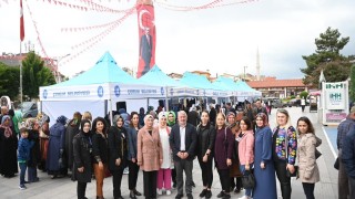Kadın kültür merkezi kursiyerleri stant açtı