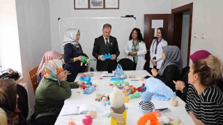 Kadınlar öğreniyor, üretiyor, sosyalleşiyor