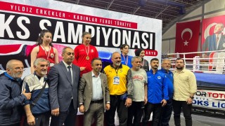 Kağıtsporlu boksörler 3 bronz ile döndü