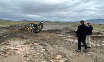 Kağızmanda hasar gören köprü ve menfezler onarılıyor