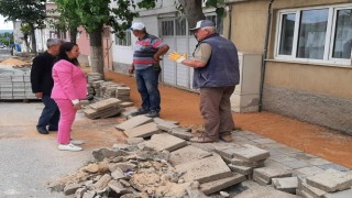 Kaldırım tamirat çalışmaları yerinde inceledi