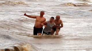 Karadenizde can pazarı: İskeleden denize düşen 16 yaşındaki çocuk sağ kurtarıldı