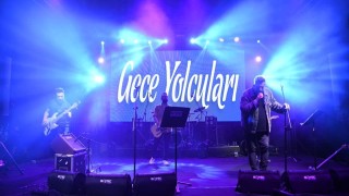 Karesili gençler Gece yolcularıyla ‘Yaza merhaba dedi