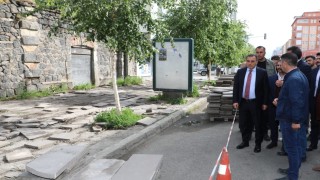 Kars Belediyesi kaldırımları yapıyor