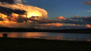 Karsta gün batımı kartpostallık görüntüler oluşturdu