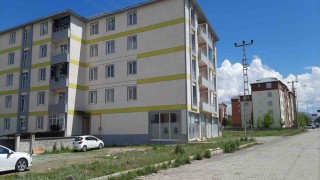 Karsta mahallede kadın kıyafetiyle gezen erkek iddiası