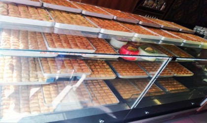 Karsta tatlıcılarda bayram yoğunluğu