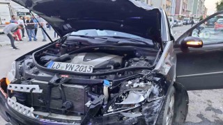 Karsta trafik kazası: 4 yaralı