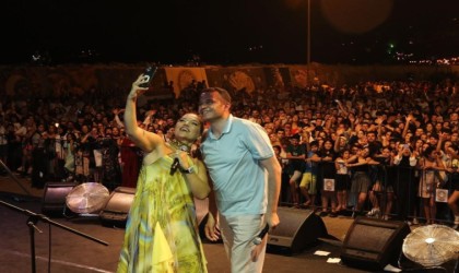 Kaşta Demet Akalın rüzgarı